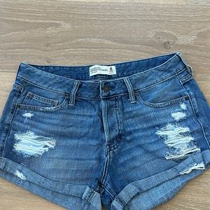 Women Abercrombie size 8 (29) boyfriend low rise shorts